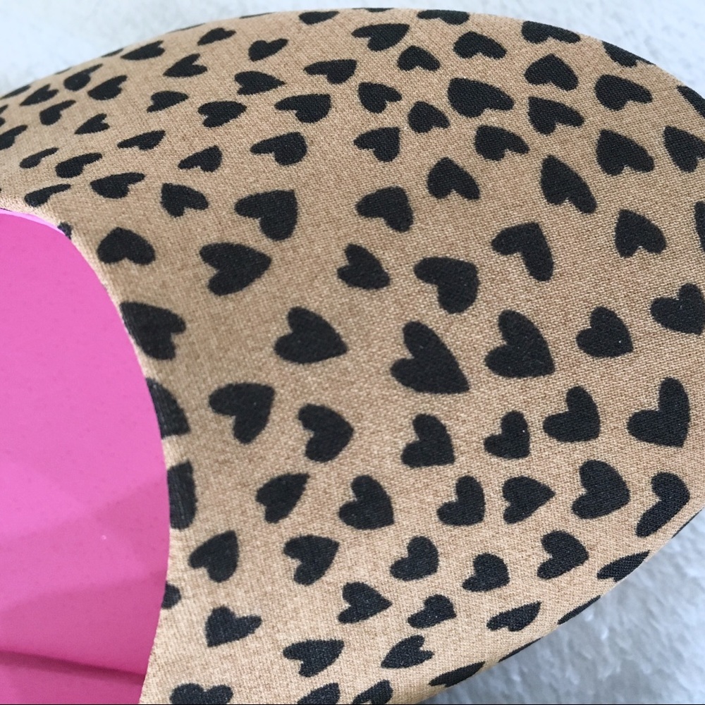 NWOT Steve Madden Girls Tan Flats with Hearts - Picture 6 of 6